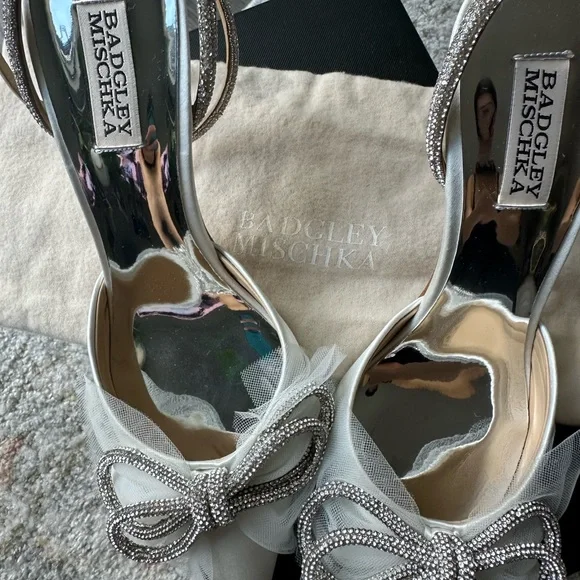 Badgley Mischka Sacred Pump 8.5 - Picture 4 of 6